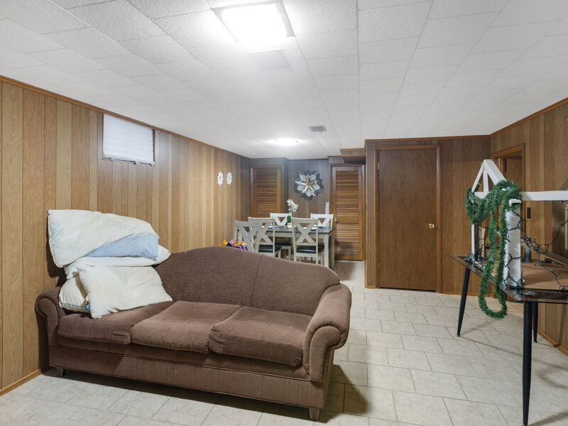 971 Demmond Street Elgin IL 60123
