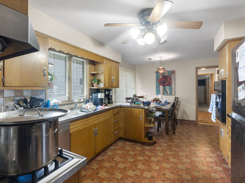 971 Demmond Street Elgin IL 60123