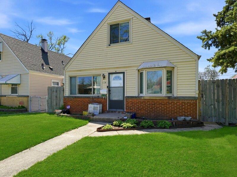 114 Geneva Avenue Bellwood IL 60104
