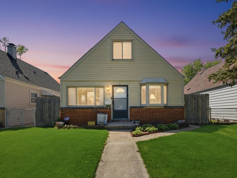 114 Geneva Avenue Bellwood IL 60104