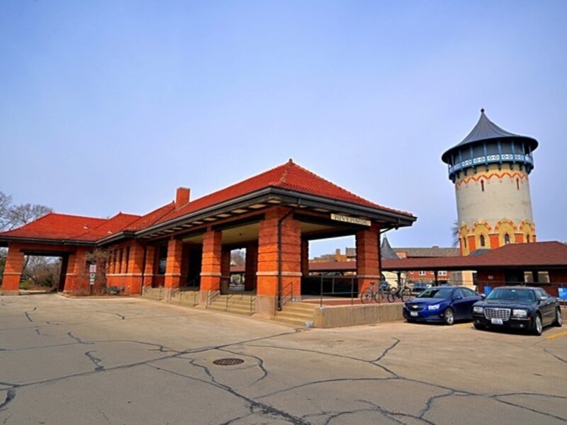 10 E Burlington Street Riverside IL 60546