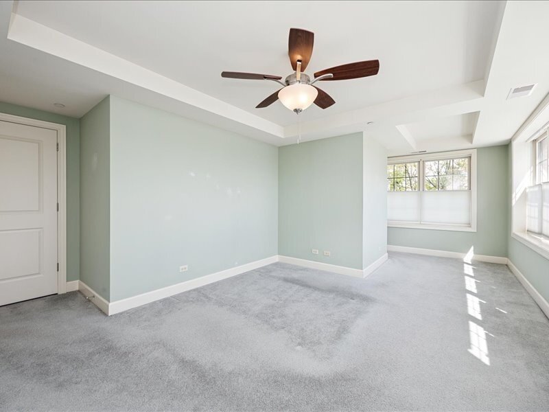 10 E Burlington Street Riverside IL 60546