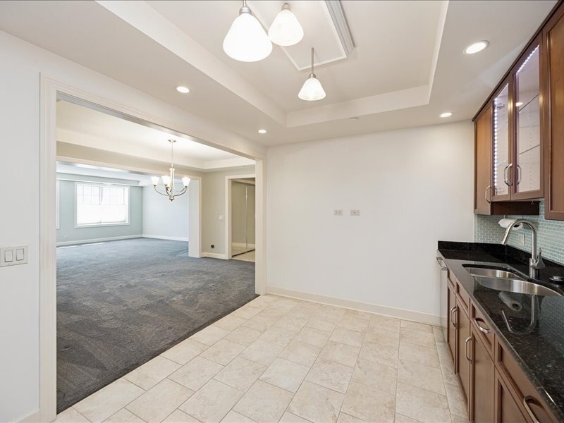 10 E Burlington Street Riverside IL 60546