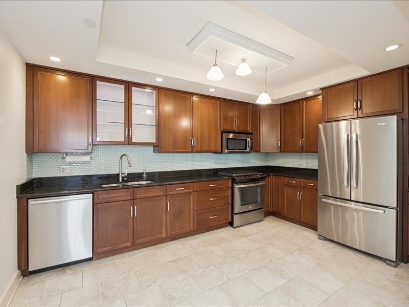 10 E Burlington Street Riverside IL 60546