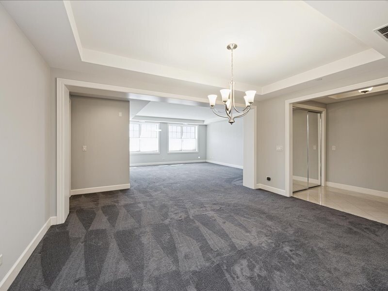 10 E Burlington Street Riverside IL 60546