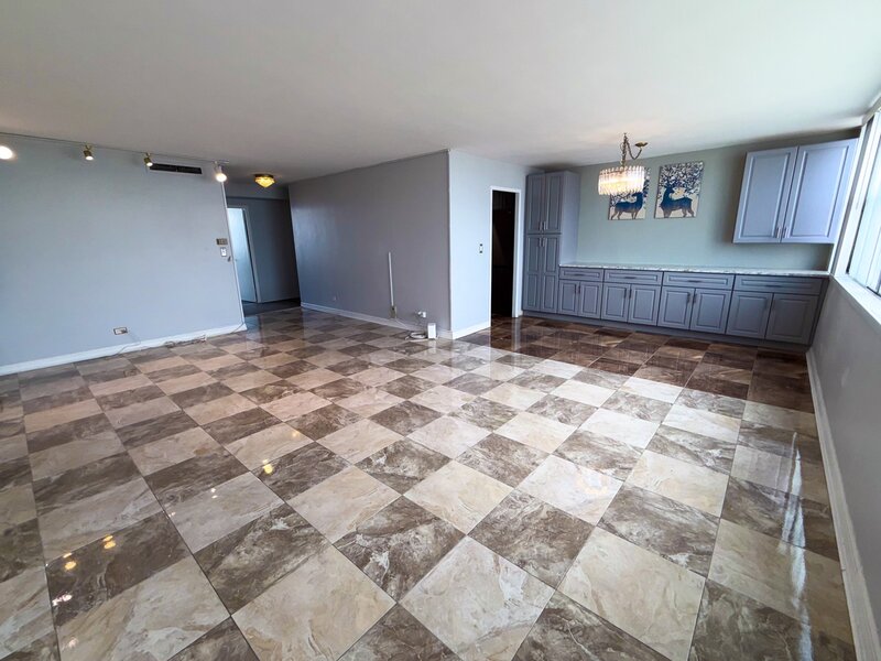 6301 N Sheridan Road Chicago IL 60660