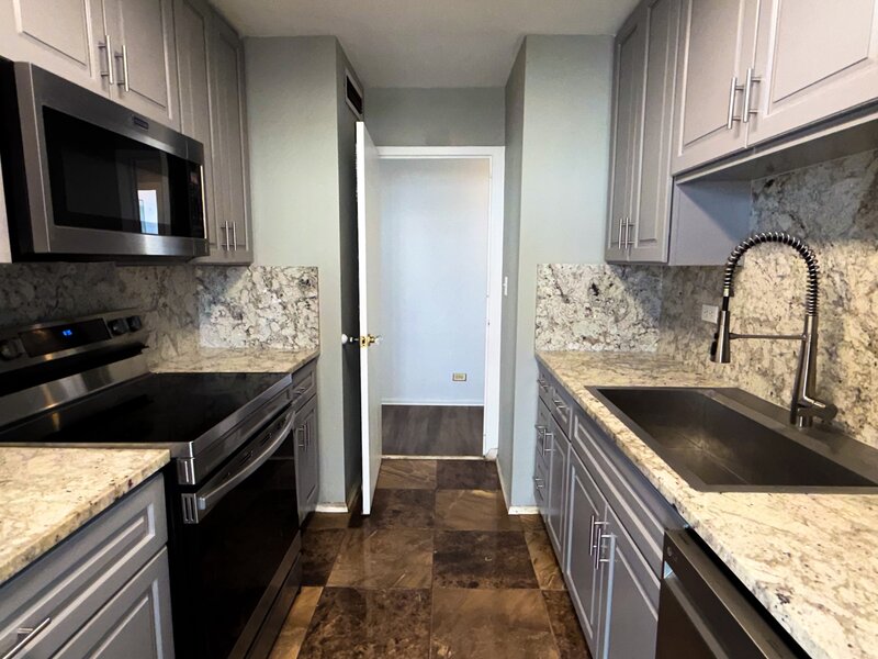 6301 N Sheridan Road Chicago IL 60660