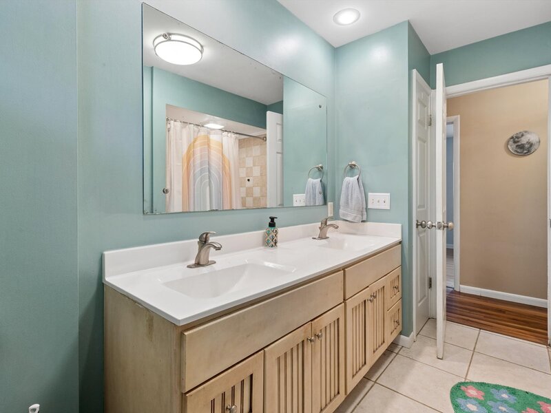 571 26th Avenue Court East Moline IL 61244