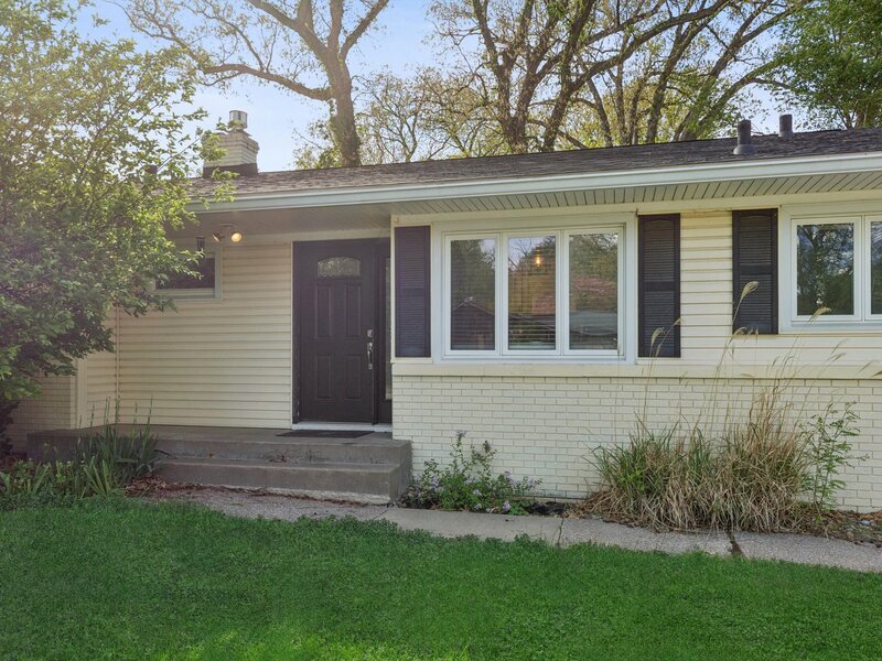 571 26th Avenue Court East Moline IL 61244