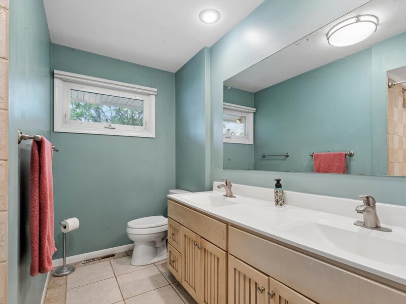 571 26th Avenue Court East Moline IL 61244
