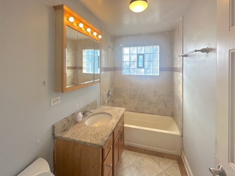 1939 W Pratt Boulevard Chicago IL 60626