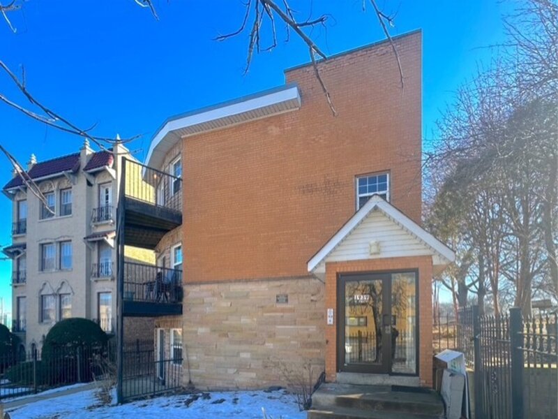 1939 W Pratt Boulevard Chicago IL 60626