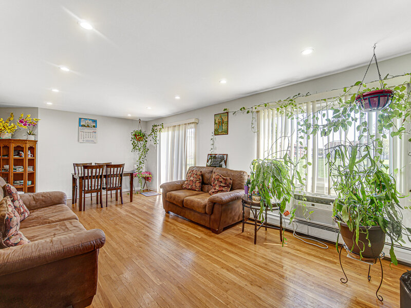 9351 Ladybird Lane Des Plaines IL 60016