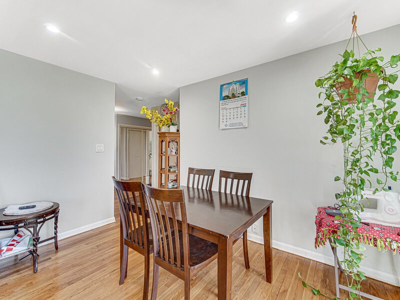 9351 Ladybird Lane Des Plaines IL 60016