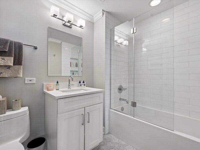 57 E Delaware Place Chicago IL 60611