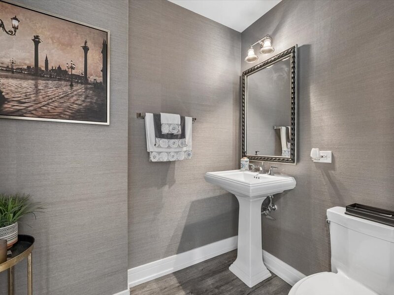 57 E Delaware Place Chicago IL 60611
