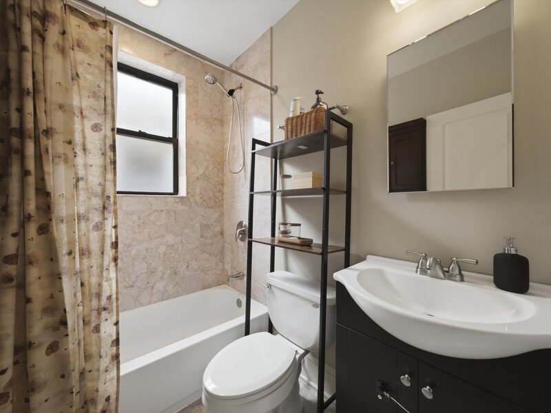 7633 N Greenview Avenue Chicago IL 60626