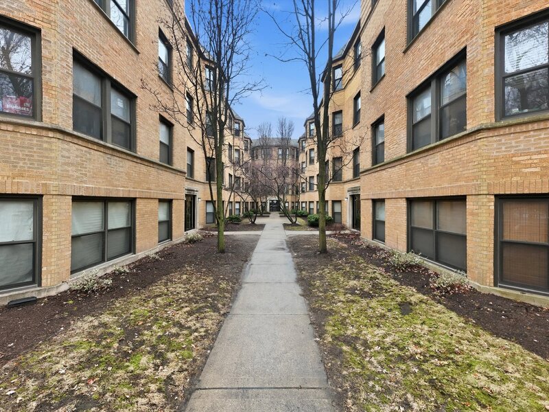 7633 N Greenview Avenue Chicago IL 60626