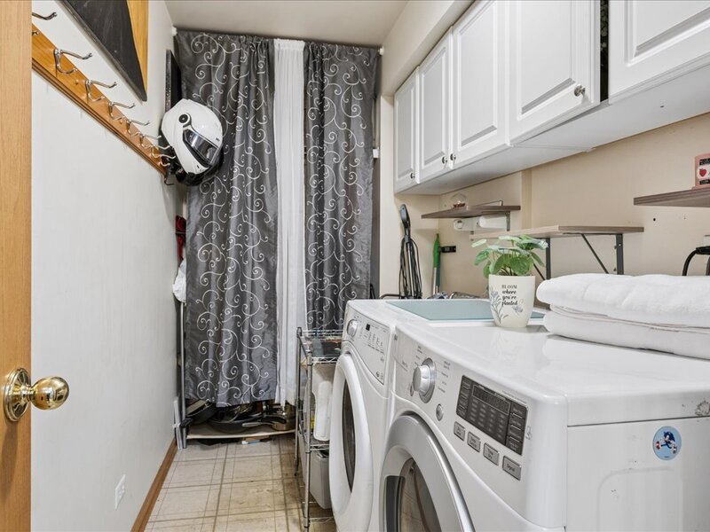 1068 N Camden Lane South Elgin IL 60177