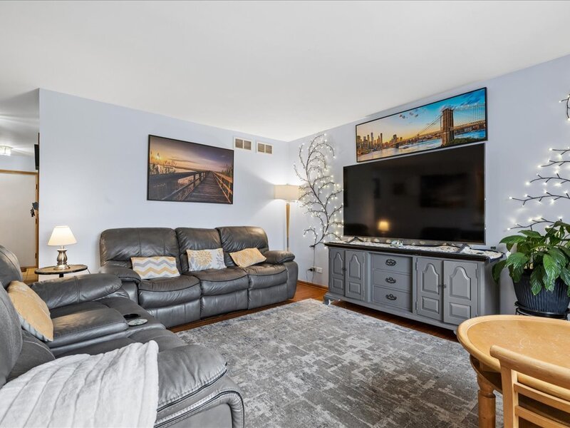1068 N Camden Lane South Elgin IL 60177