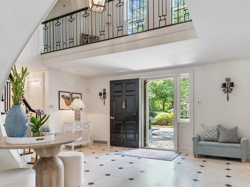 62 Woodley Road Winnetka IL 60093