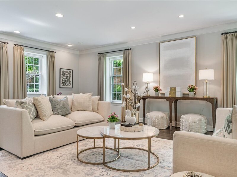 62 Woodley Road Winnetka IL 60093