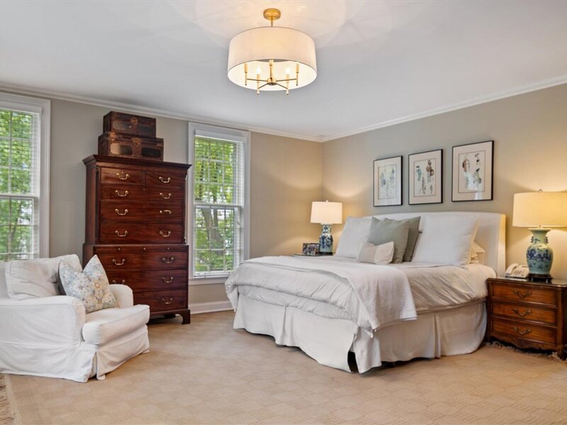 62 Woodley Road Winnetka IL 60093