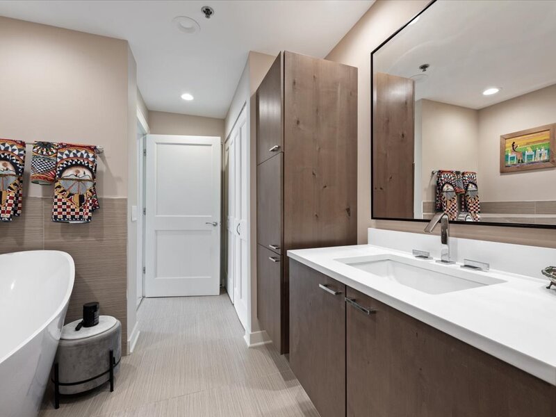57 E Delaware Place Chicago IL 60611