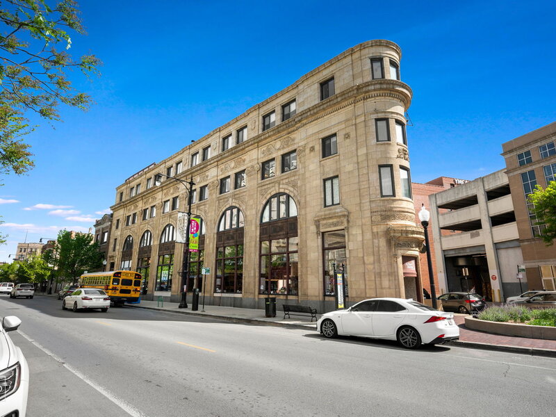 3325 N Lincoln Avenue Chicago IL 60657