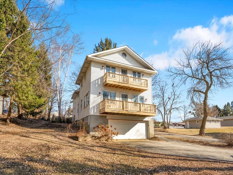 49 N Lake Avenue Fox Lake IL 60020