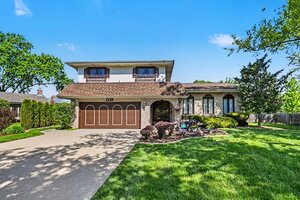 Photo of 421 E Barclay Court Elmhurst IL 60126