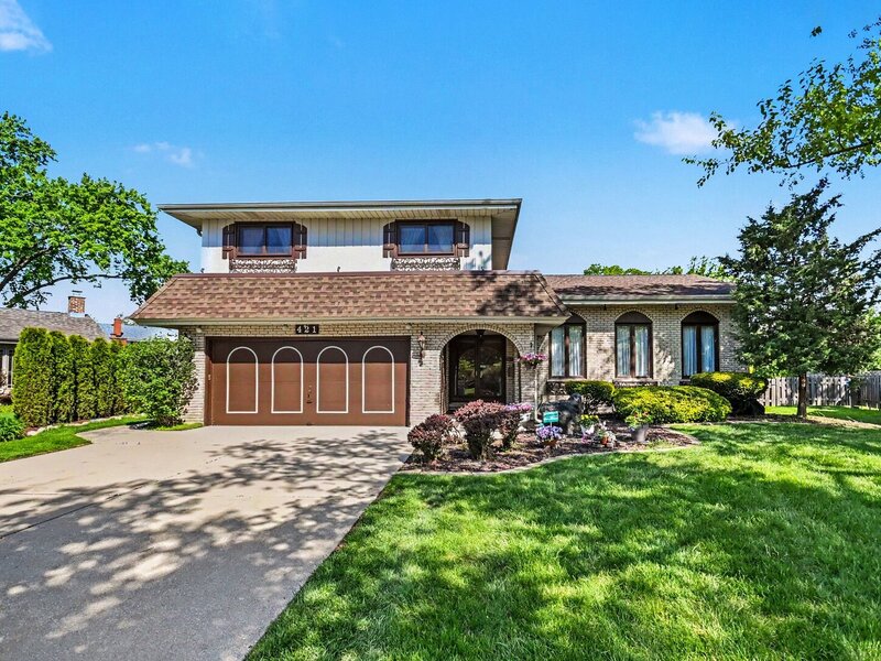 421 E Barclay Court Elmhurst IL 60126