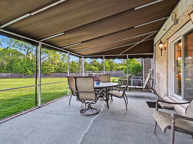 421 E Barclay Court Elmhurst IL 60126