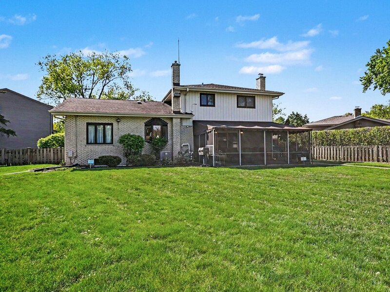 421 E Barclay Court Elmhurst IL 60126