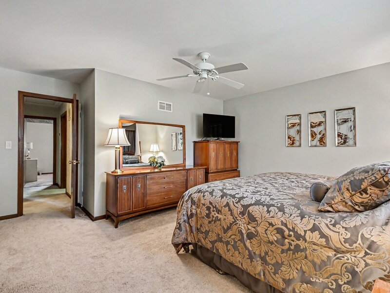 421 E Barclay Court Elmhurst IL 60126