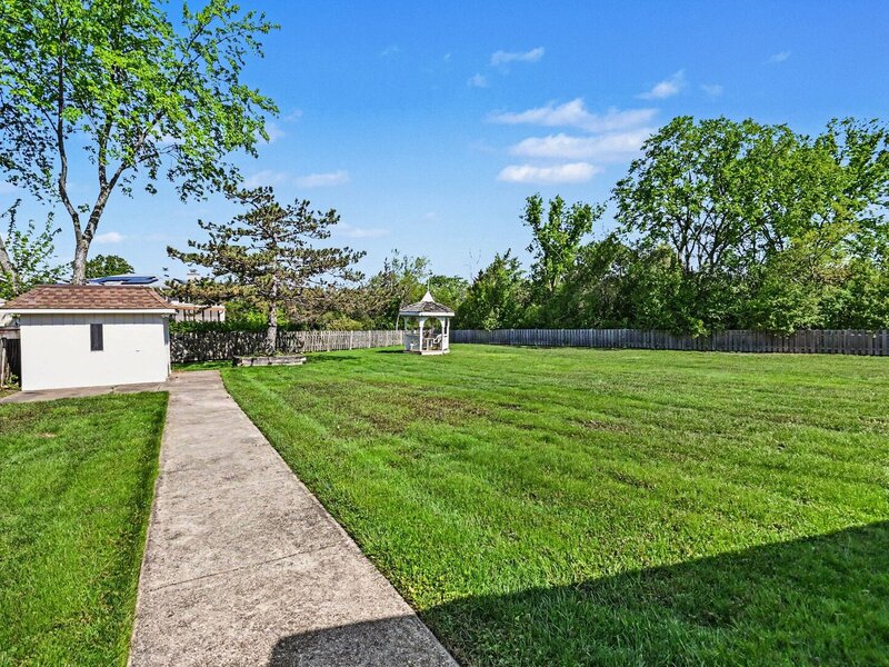 421 E Barclay Court Elmhurst IL 60126