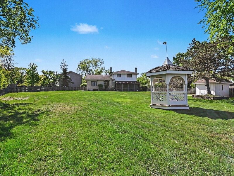 421 E Barclay Court Elmhurst IL 60126