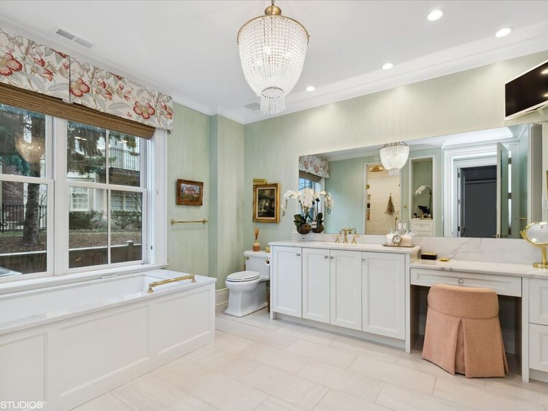 727 N Mckinley Road Lake Forest IL 60045