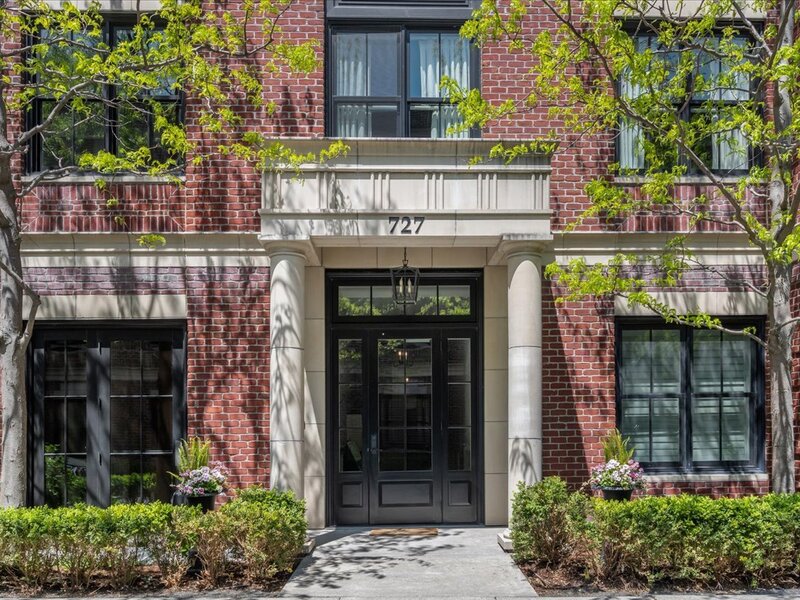727 N Mckinley Road Lake Forest IL 60045