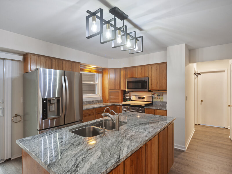 8 Hampton Court Mundelein IL 60060