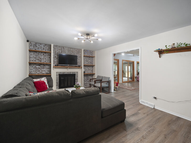 8 Hampton Court Mundelein IL 60060
