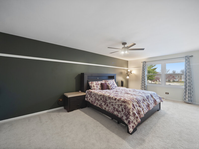 8 Hampton Court Mundelein IL 60060