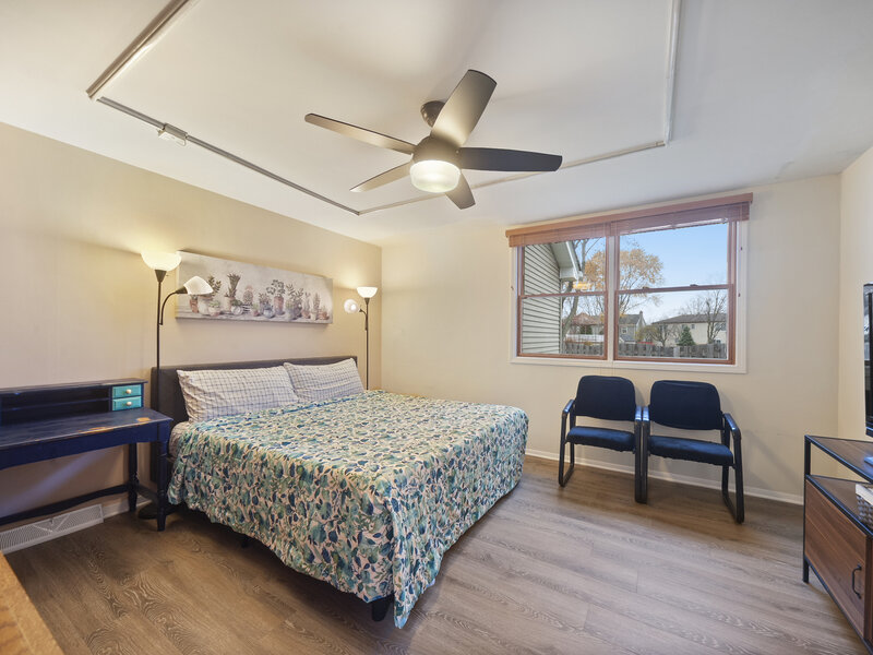 8 Hampton Court Mundelein IL 60060