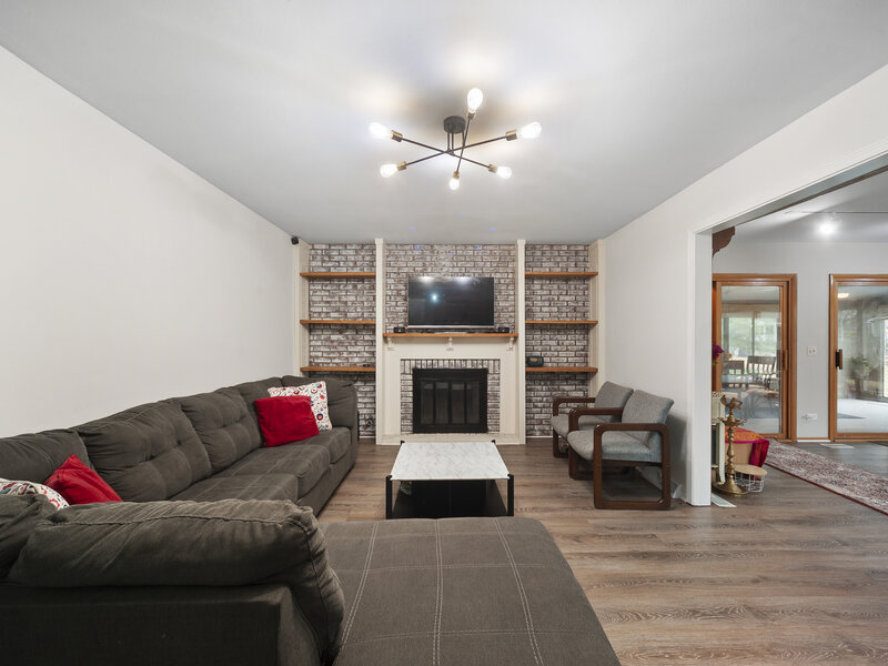 8 Hampton Court Mundelein IL 60060