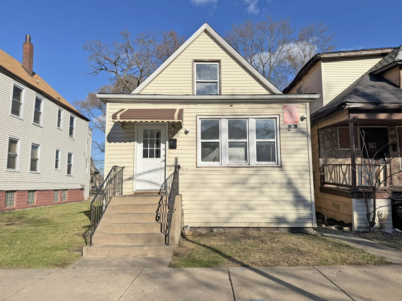 7939 S Escanaba Avenue Chicago IL 60617