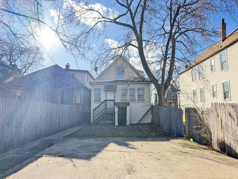 7939 S Escanaba Avenue Chicago IL 60617