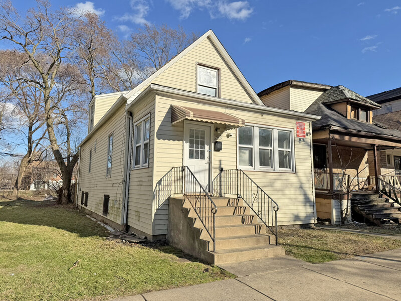 7939 S Escanaba Avenue Chicago IL 60617