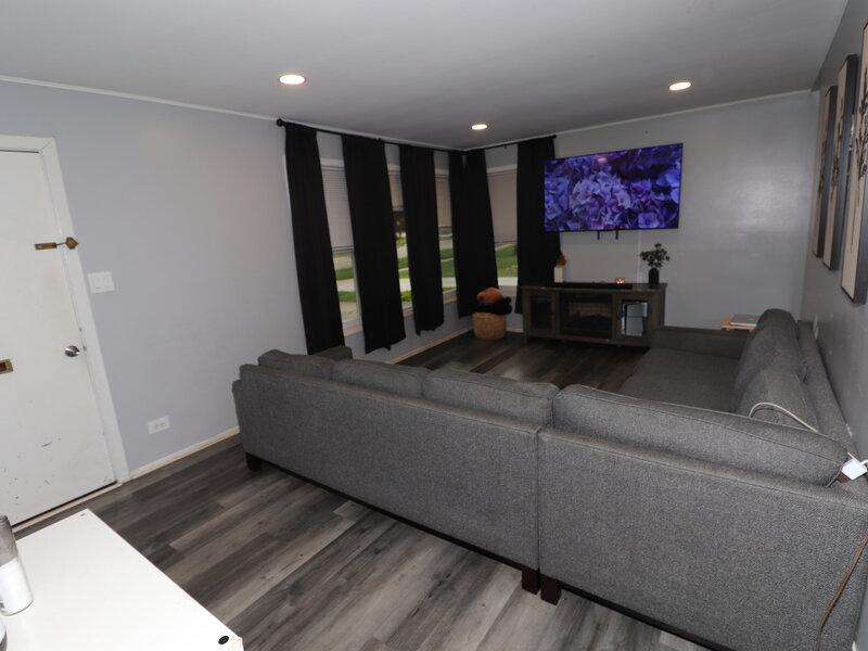 2702 Saint James Street Rolling Meadows IL 60008