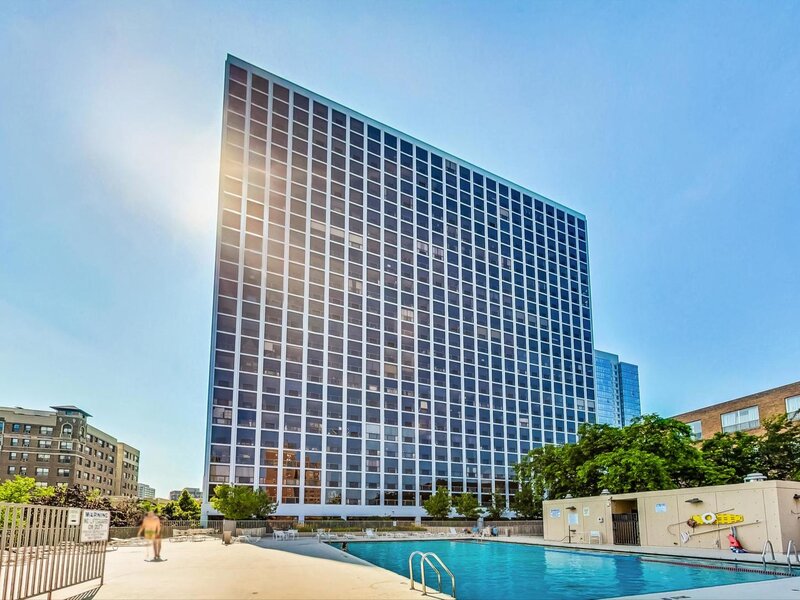 4343 N Clarendon Avenue Chicago IL 60613