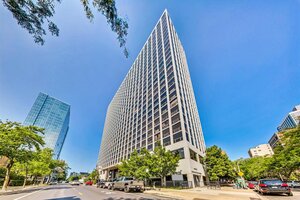 Photo of 4343 N Clarendon Avenue Chicago IL 60613 Unit 2717